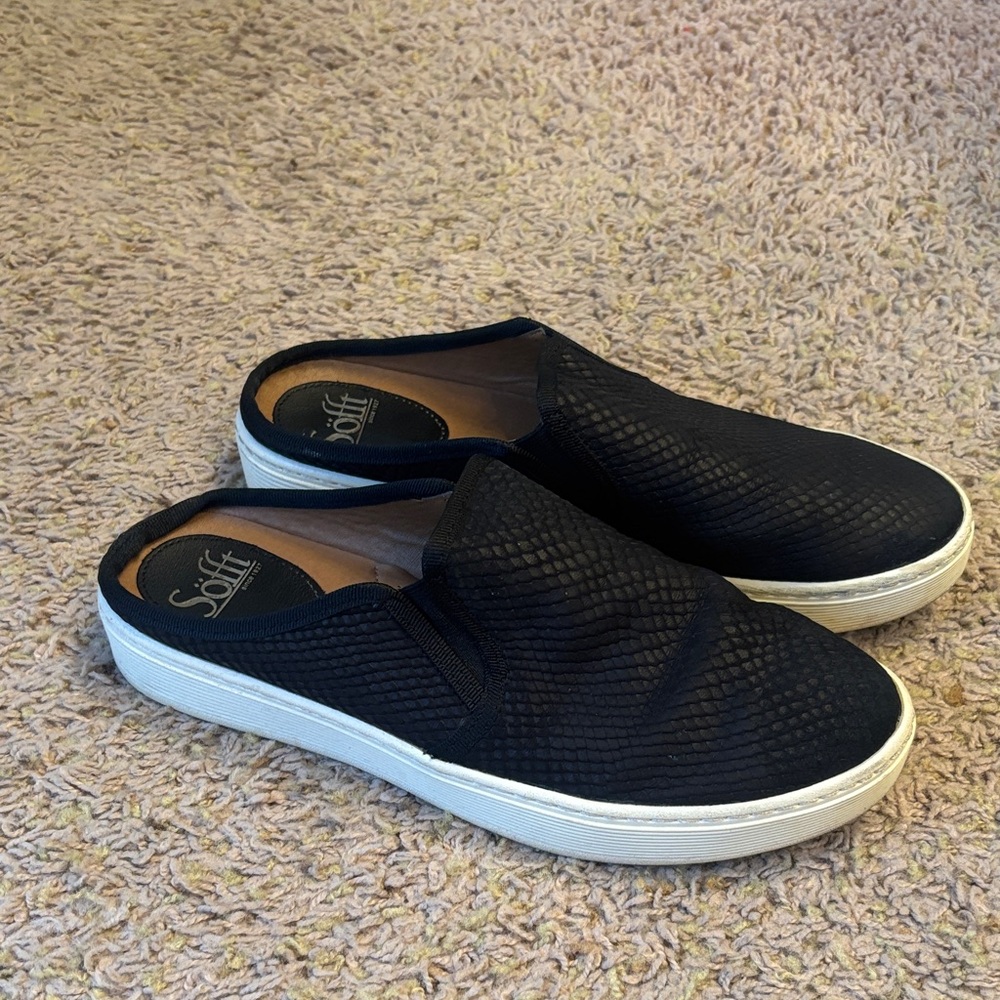 Sofft Black Textured Mules